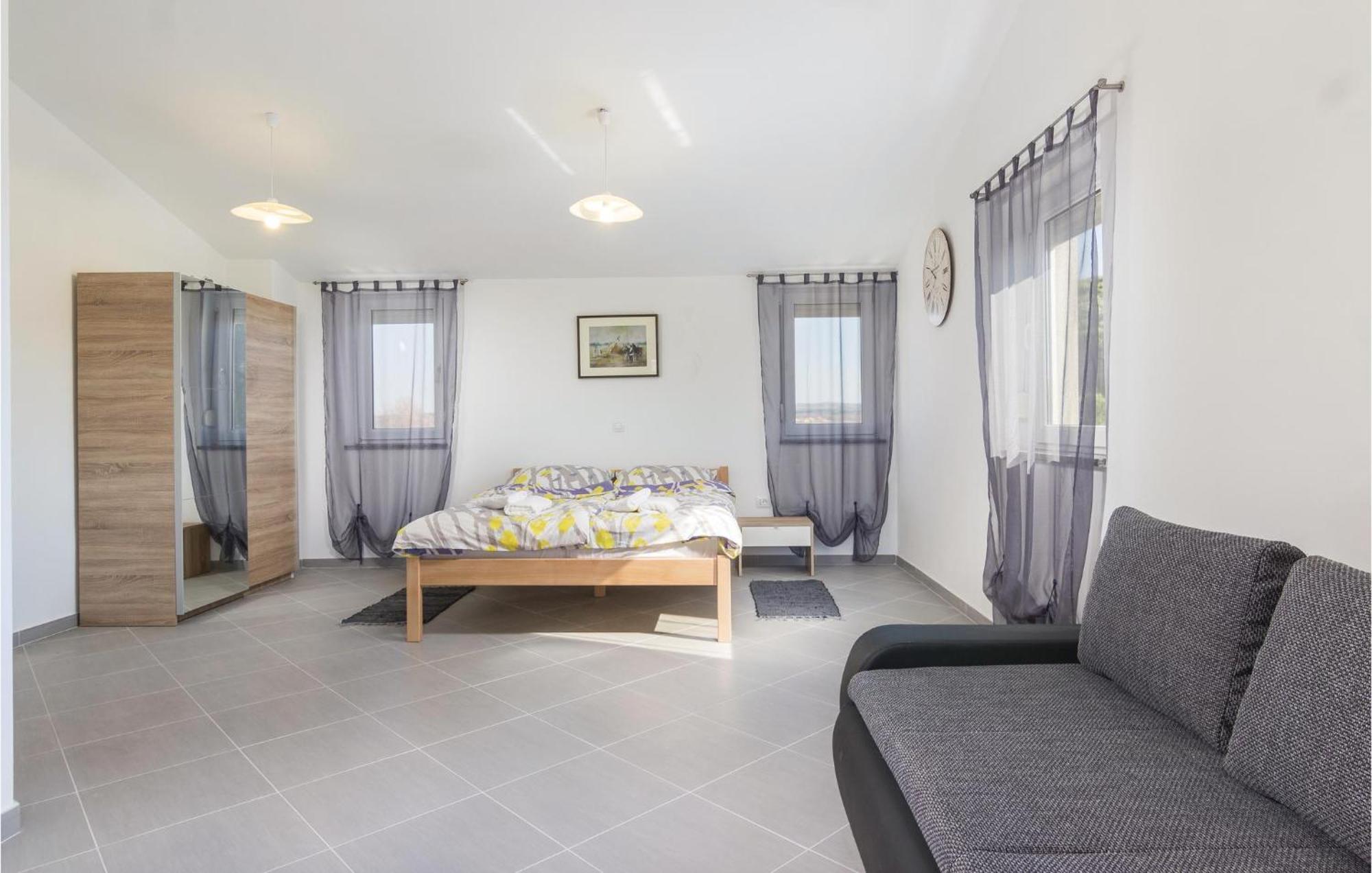 8 Bedroom Awesome Home In Pola Esterno foto