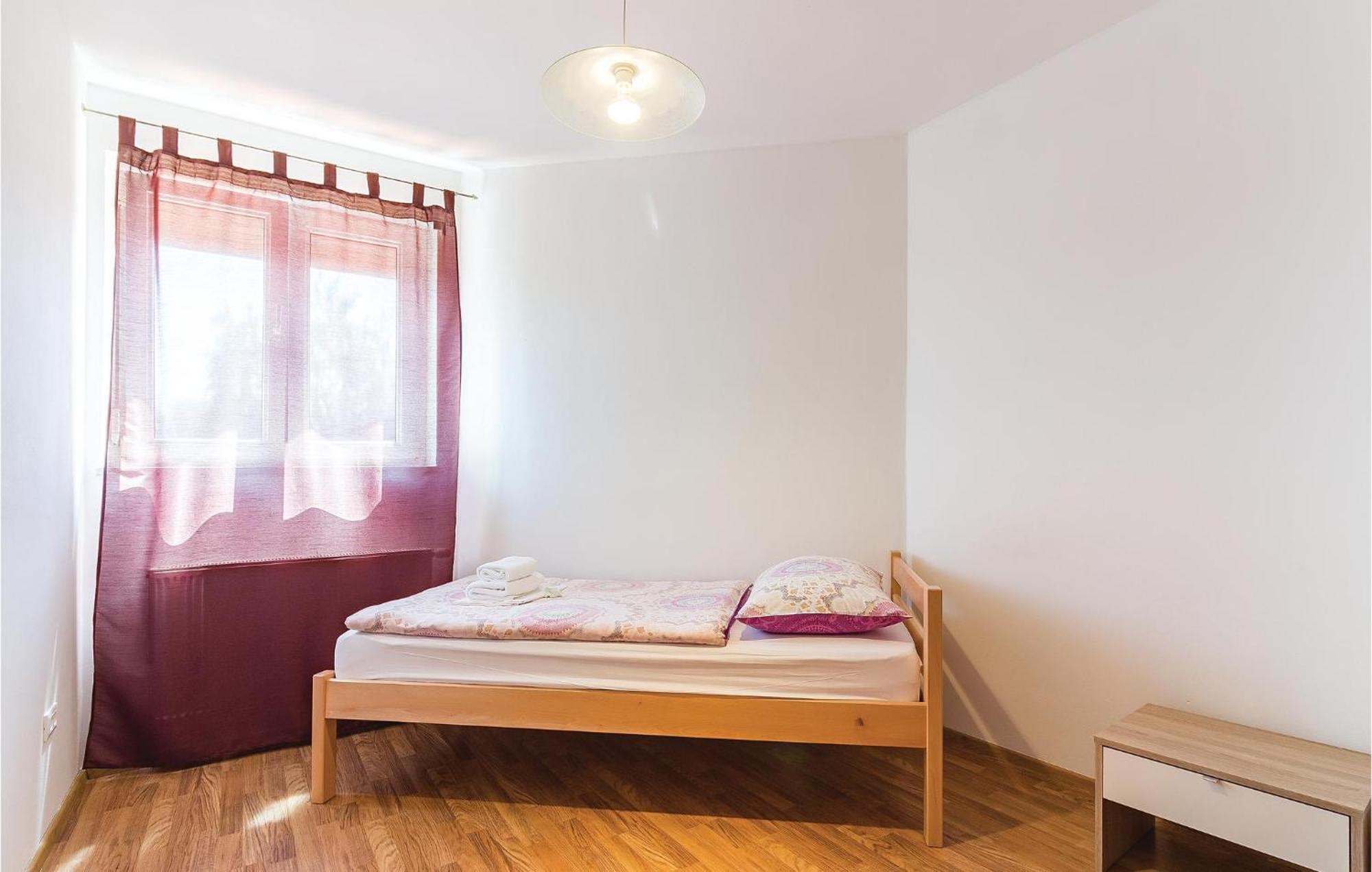 8 Bedroom Awesome Home In Pola Esterno foto