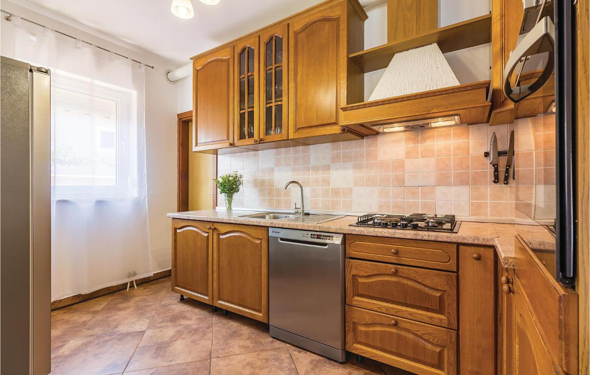 8 Bedroom Awesome Home In Pola Esterno foto