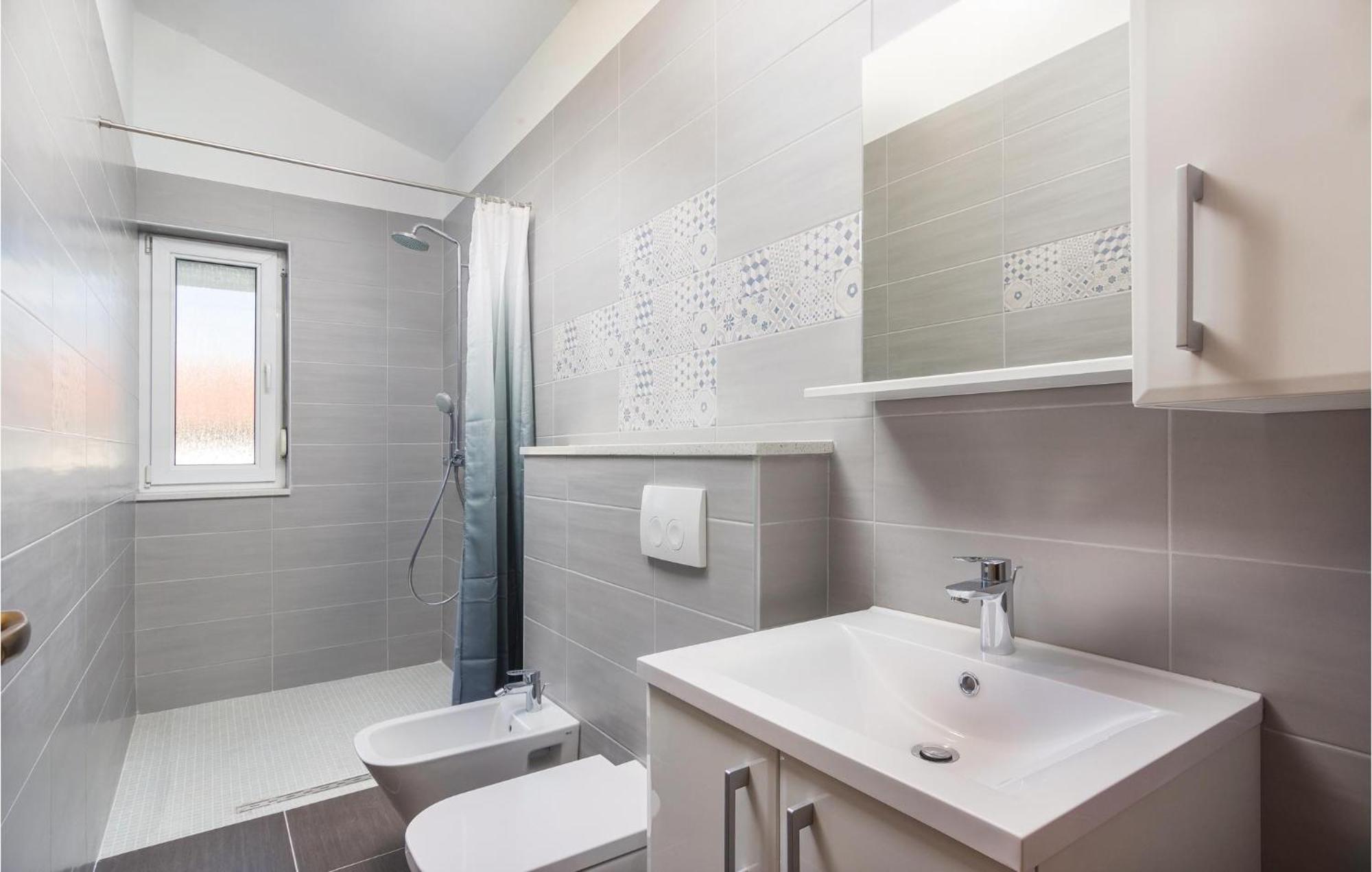 8 Bedroom Awesome Home In Pola Esterno foto