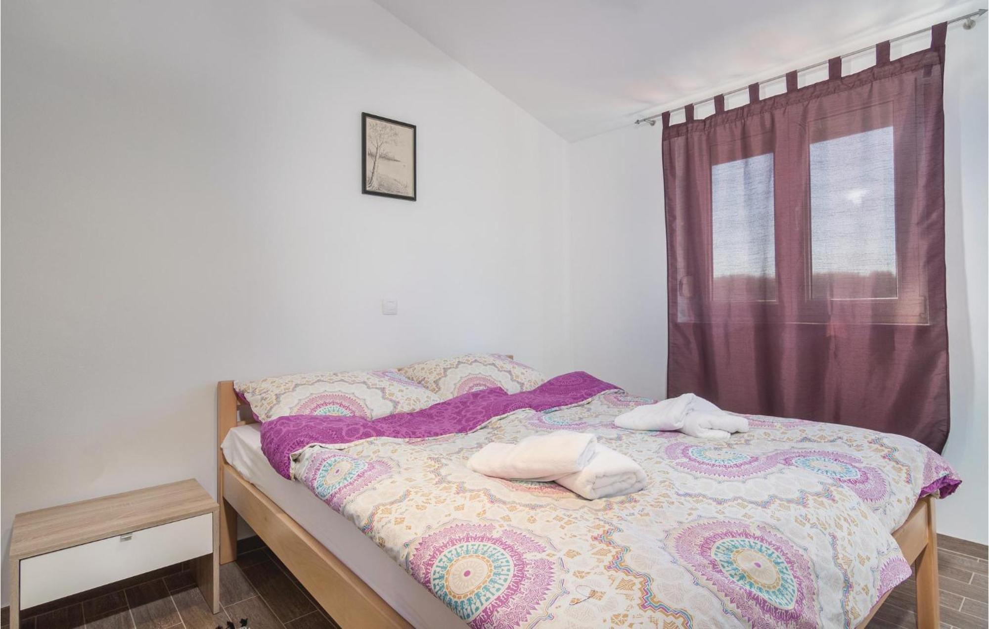 8 Bedroom Awesome Home In Pola Esterno foto