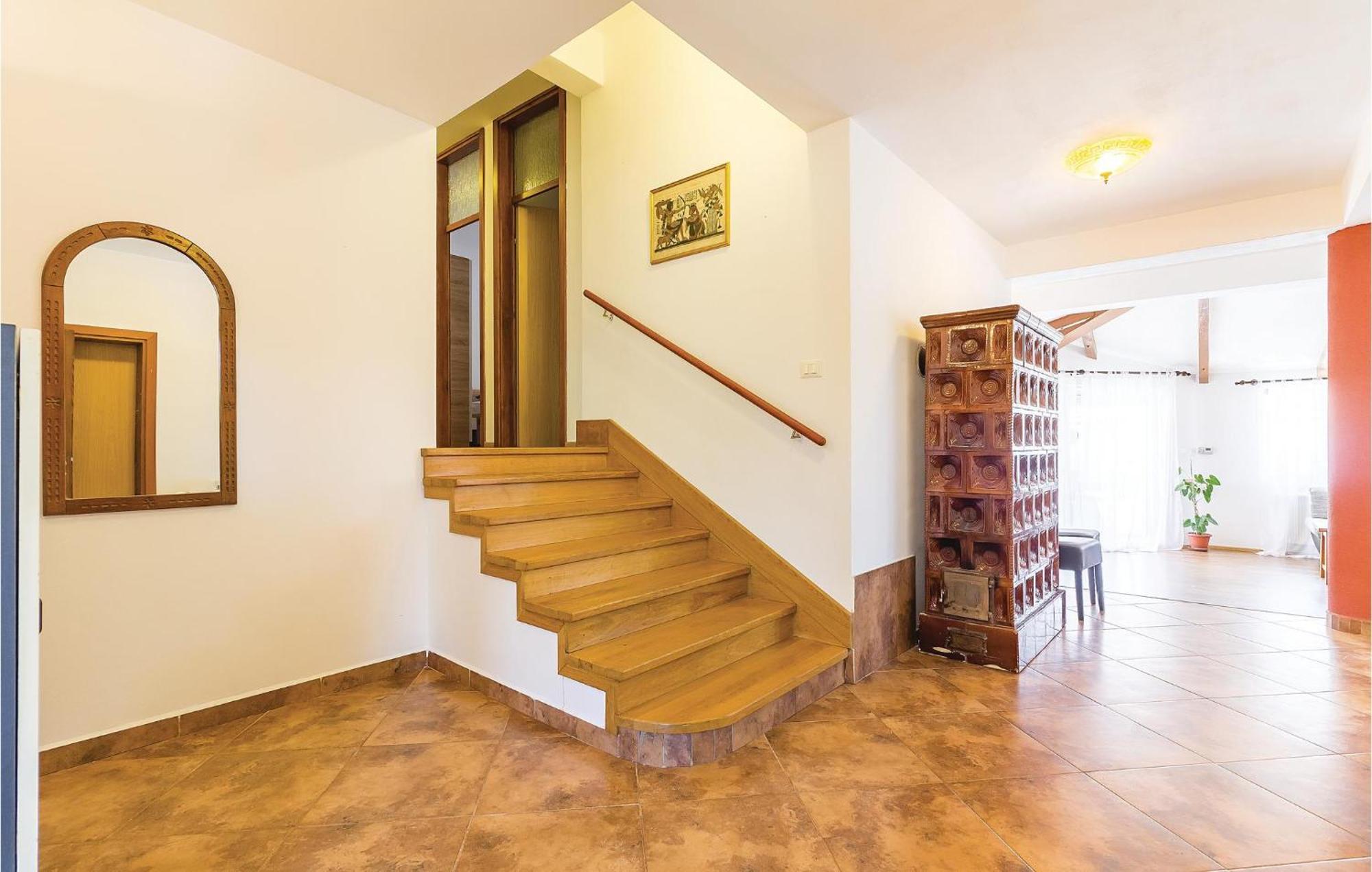 8 Bedroom Awesome Home In Pola Esterno foto